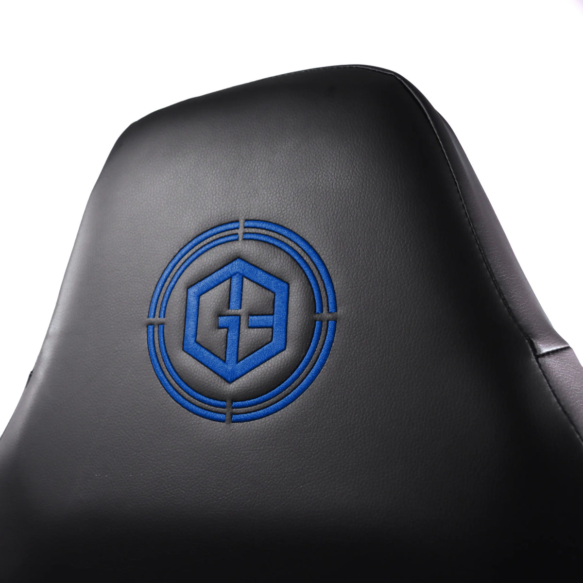Blau gesticktes Logo auf der schwarzen Rückenlehne des Gamingstuhls GAMEBREAKER POLARYS I von hjh OFFICE
