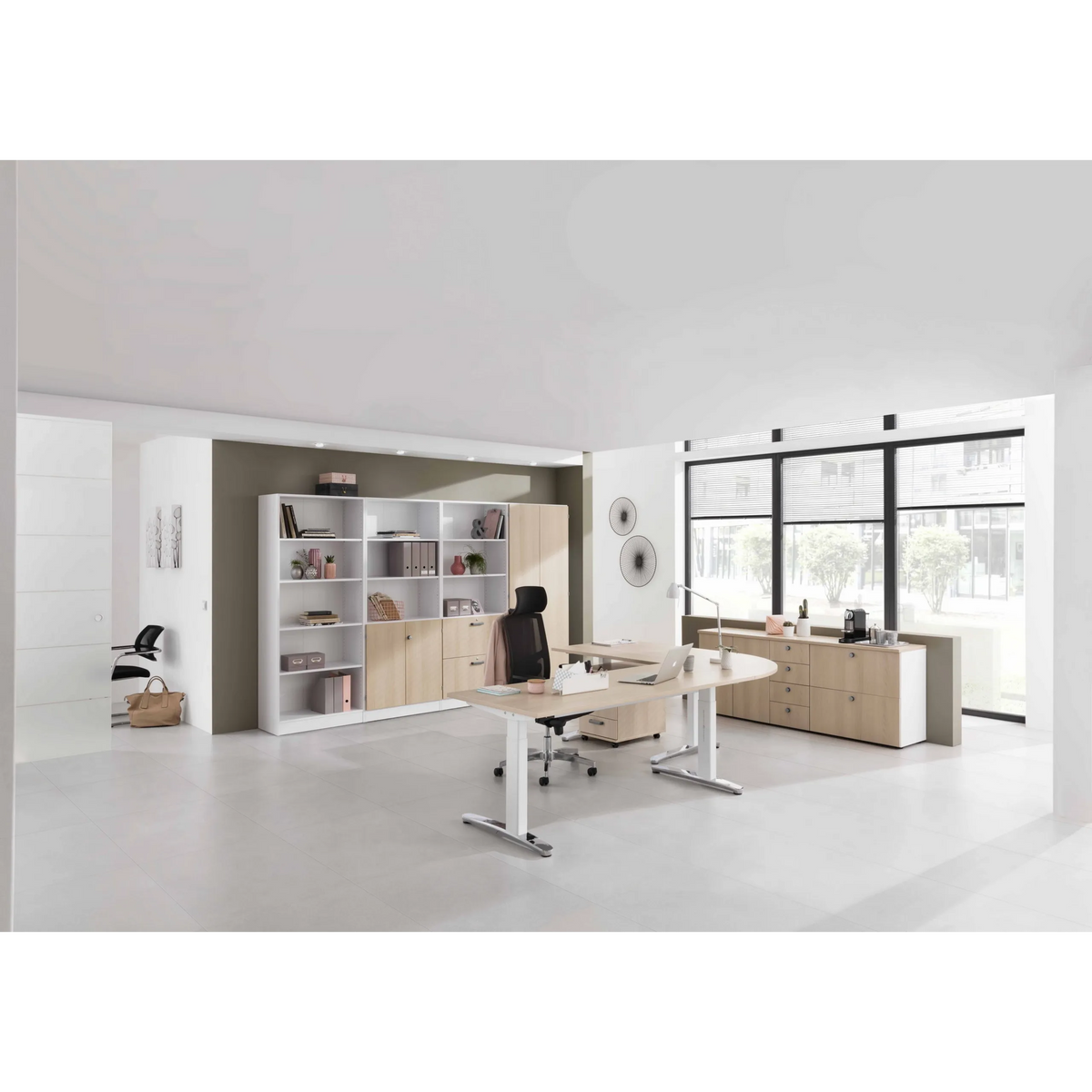 Höhenverstellbarer Schreibtisch XTRA XB 16 WC in Asteiche mit Maßen 160 x 80 cm von hjh OFFICE PRO