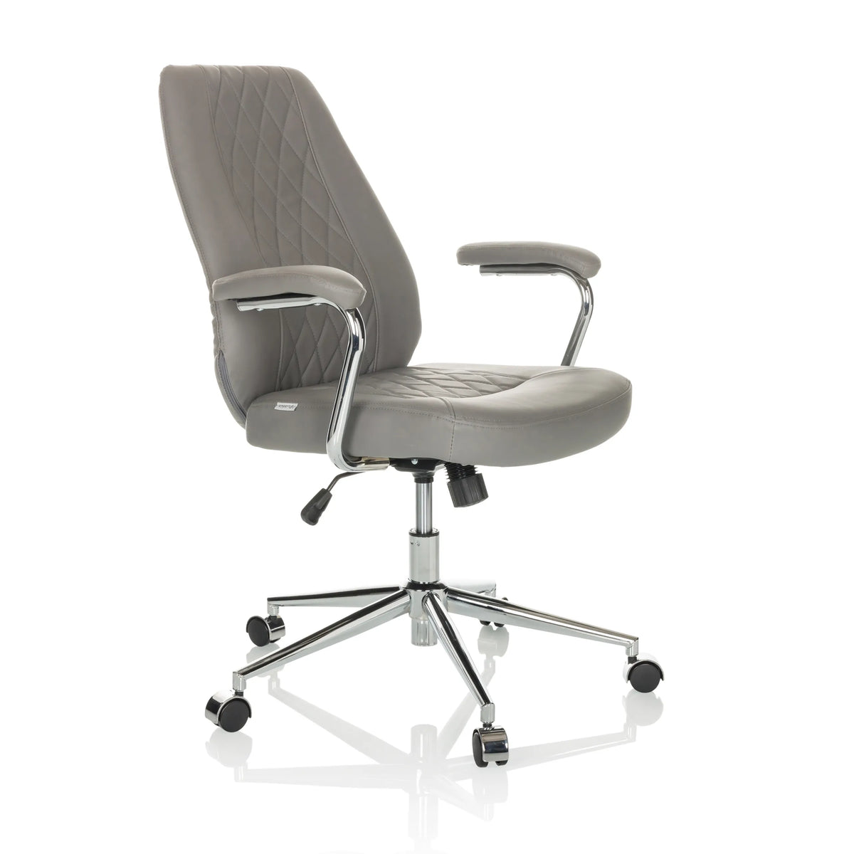 Grauer Home-Office-Chefsessel THEO I mit gesteppter Rückenlehne und Fußkreuz mit fünf Rollen von hjh OFFICE – 360-Grad-Ansicht (schräge Frontansicht 45°)