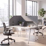 Graue Tischtrennwand FLEXMIUT T TOP in 160 cm Länge auf einem weißen Schreibtisch von hjh OFFICE (KI-generiertes Bild)