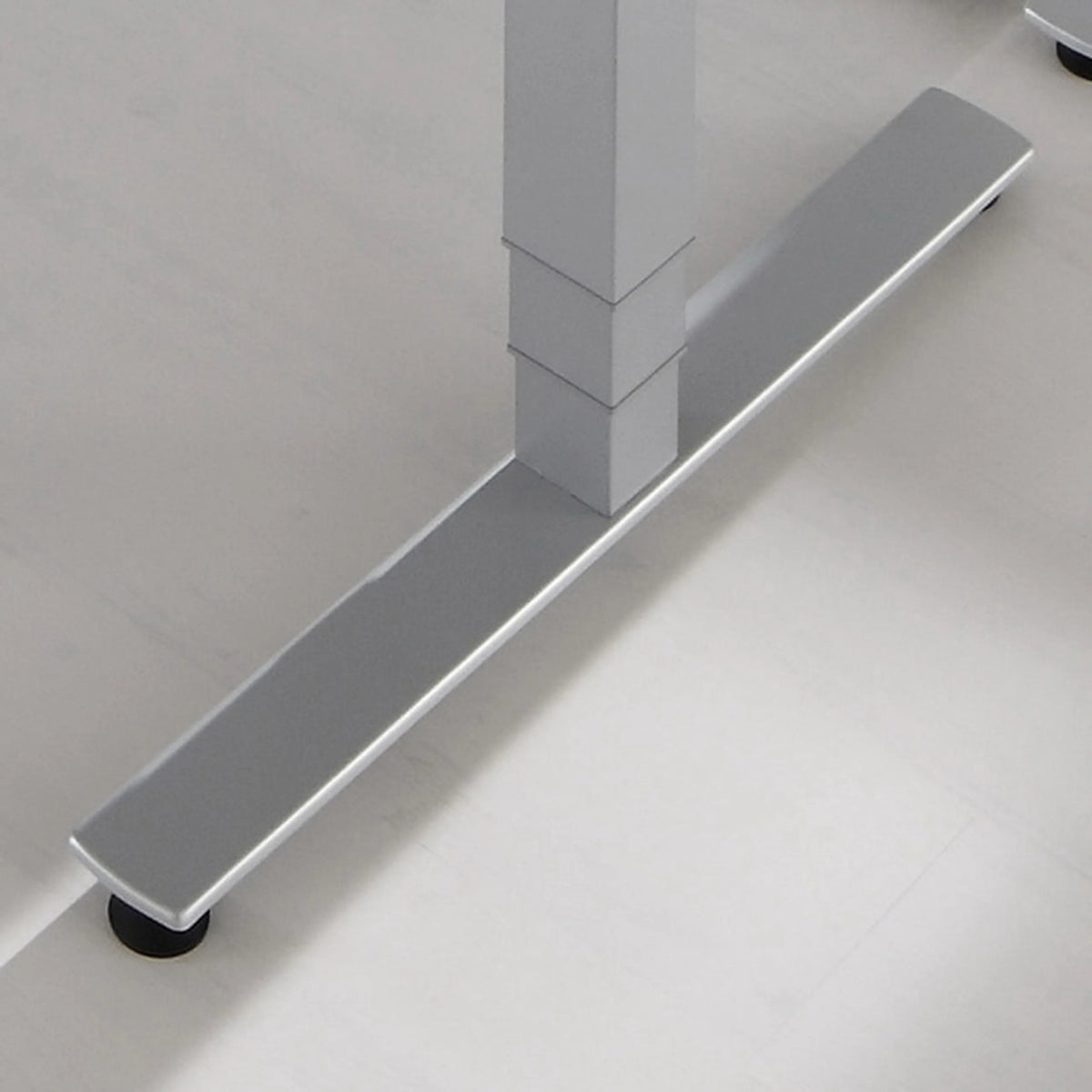 T-Fuß mit schwarzen Gleitern des Schreibtisches XMST 22 S von hjh OFFICE PRO