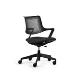 Schwarzer Bürostuhl FLEX CHAIR mit netzartiger Rückenlehne und Rollkreuz von Bosen Europe