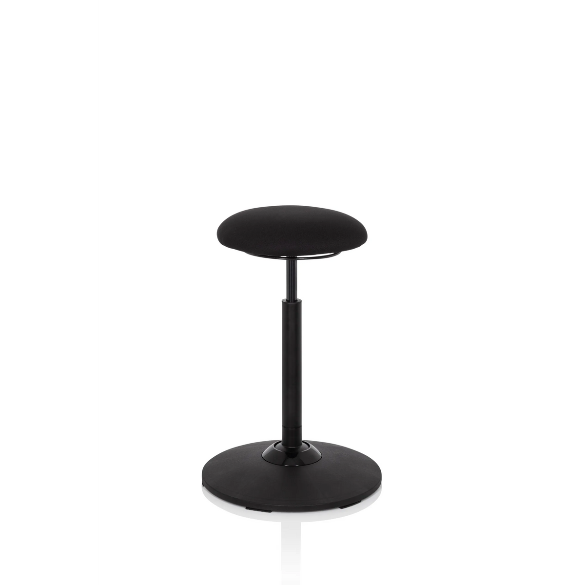 Schwarze Stehhilfe BALANCE SIT mit rundem Sitzpolster und kreisförmigem Standfuß von hjh OFFICE – 360-Grad-Ansicht (schräge Frontansicht 40°)