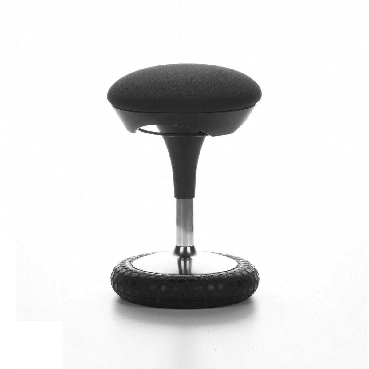 Schwarze Stehhilfe SITNESS 20 mit gepolsterter Sitzfläche und rundem Fuß von Topstar – 360-Grad-Ansicht (Seitenprofil 100°)