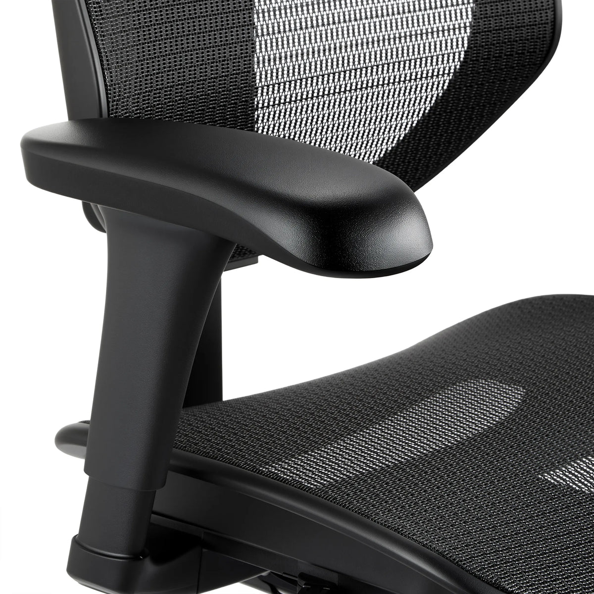 Schwarze Armlehne und Netzbezug des Profi-Bürostuhls Enjoy Eco MB von hjh OFFICE