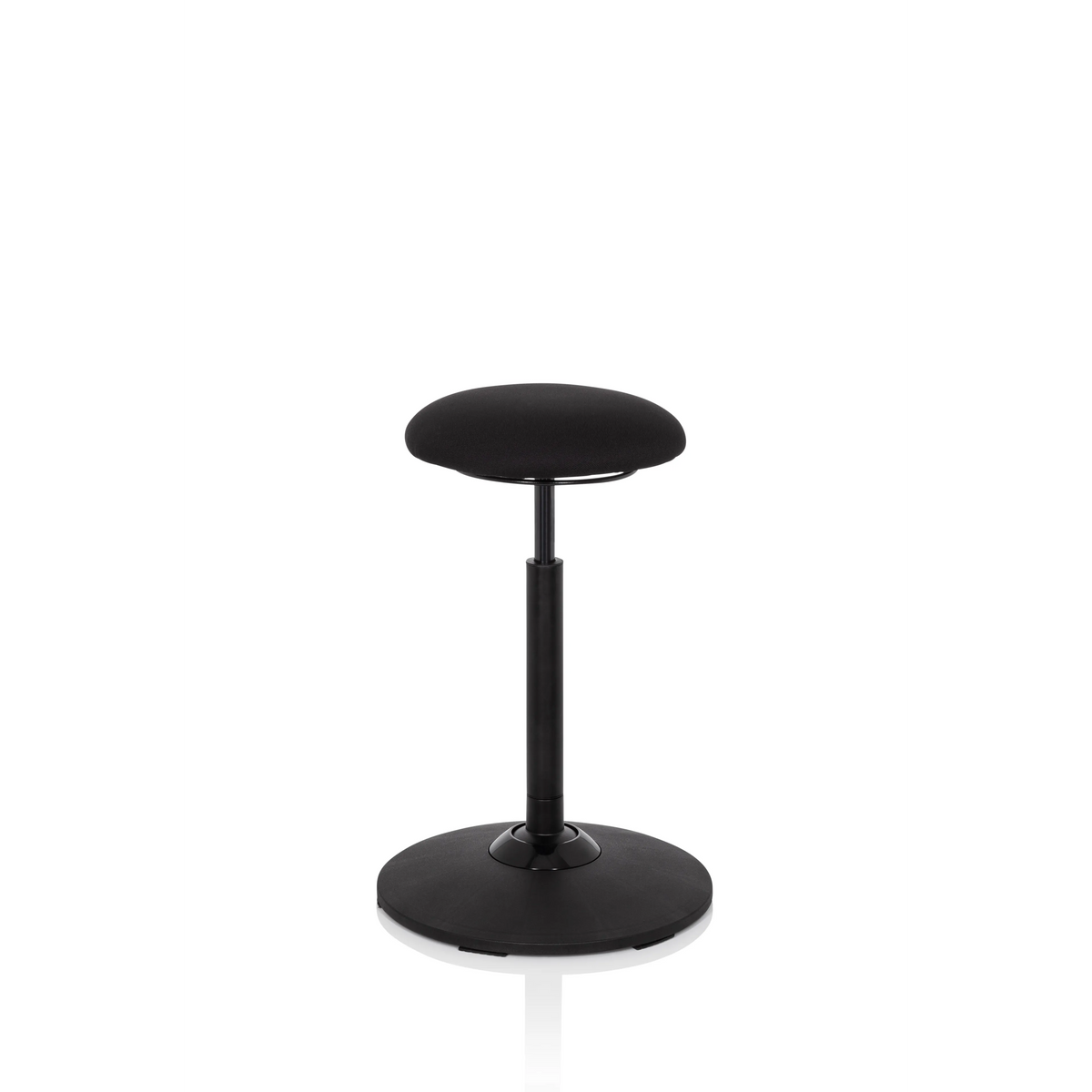 Schwarze Stehhilfe BALANCE SIT mit rundem Sitzpolster und kreisförmigem Standfuß von hjh OFFICE – 360-Grad-Ansicht (schräge Frontansicht 40°)