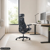 Schwarzer High-End-Bürostuhl LiberNovo Omni an einem höhenverstellbaren Schreibtisch von Libernovo (KI-generiertes Bild)