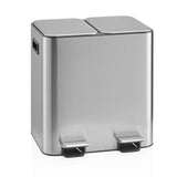 Silberner Mülleimer Clean 10 mit zwei geteilten Deckeln und zwei Trittpedalen von hjh OFFICE – 360-Grad-Ansicht (Frontansicht 15°)