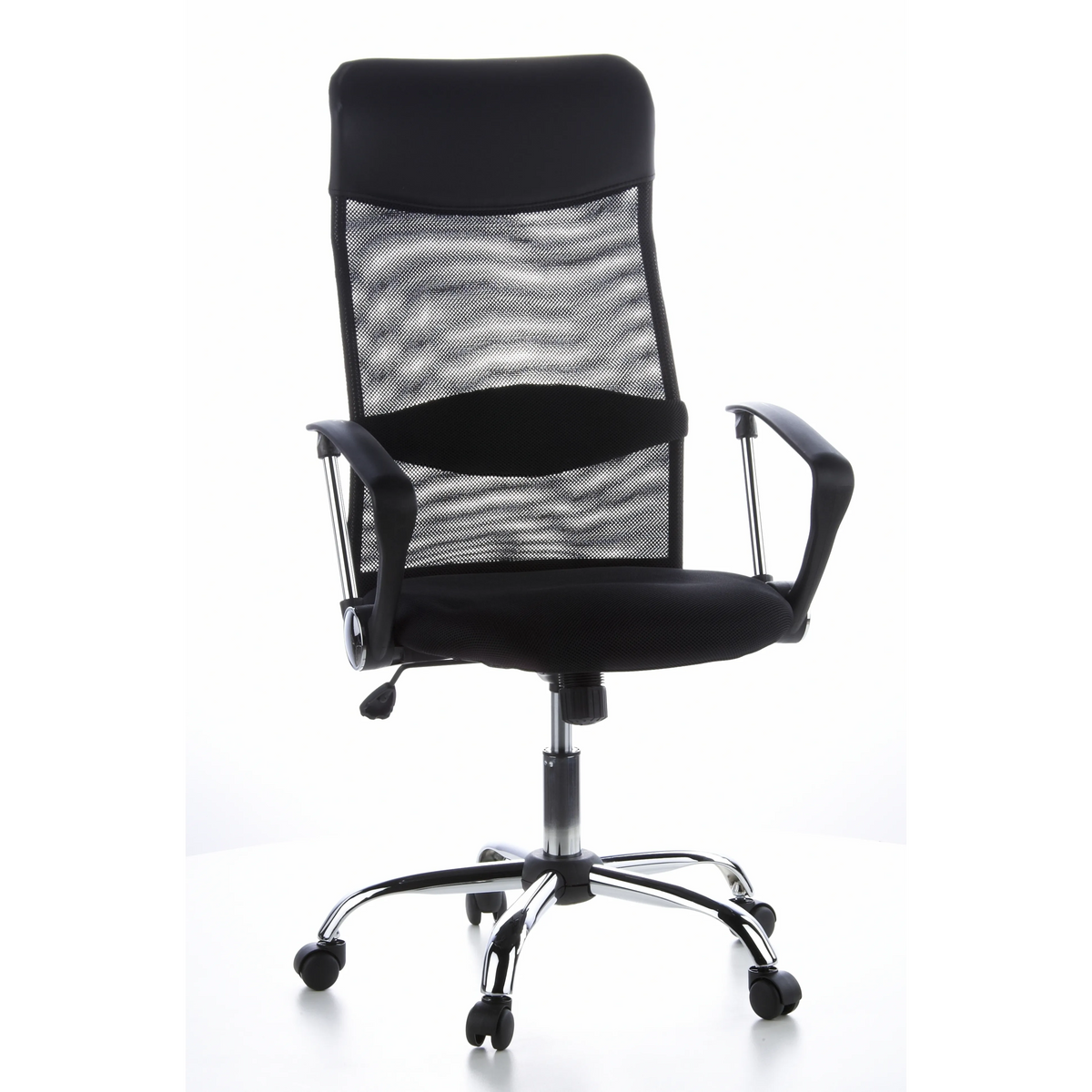 Schwarzer Homeoffice Chefsessel ARIA HIGH mit Netzrücken und Fußkreuz mit fünf Rollen von hjh OFFICE – 360-Grad-Ansicht (Frontansicht 20°)