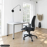 Höhenverstellbarer Schreibtisch QUEO 612 S in Weiß und Silber von hjh OFFICE PRO (KI-generiertes Bild)