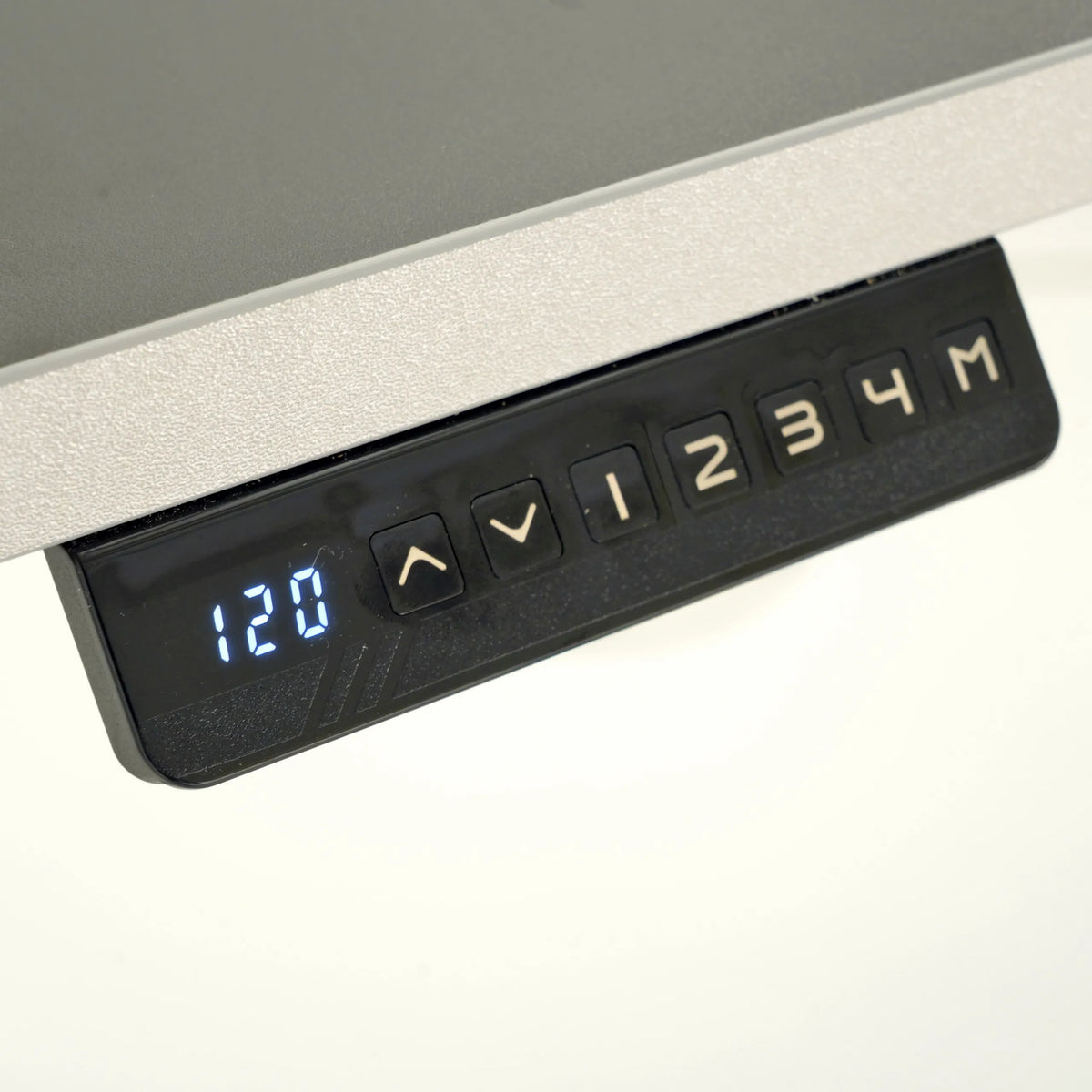 Digitales Bedienfeld mit Höhenanzeige und Speicherpositionen des Stehschreibtisches MOVE 3 Premium B 160 von Kerkmann