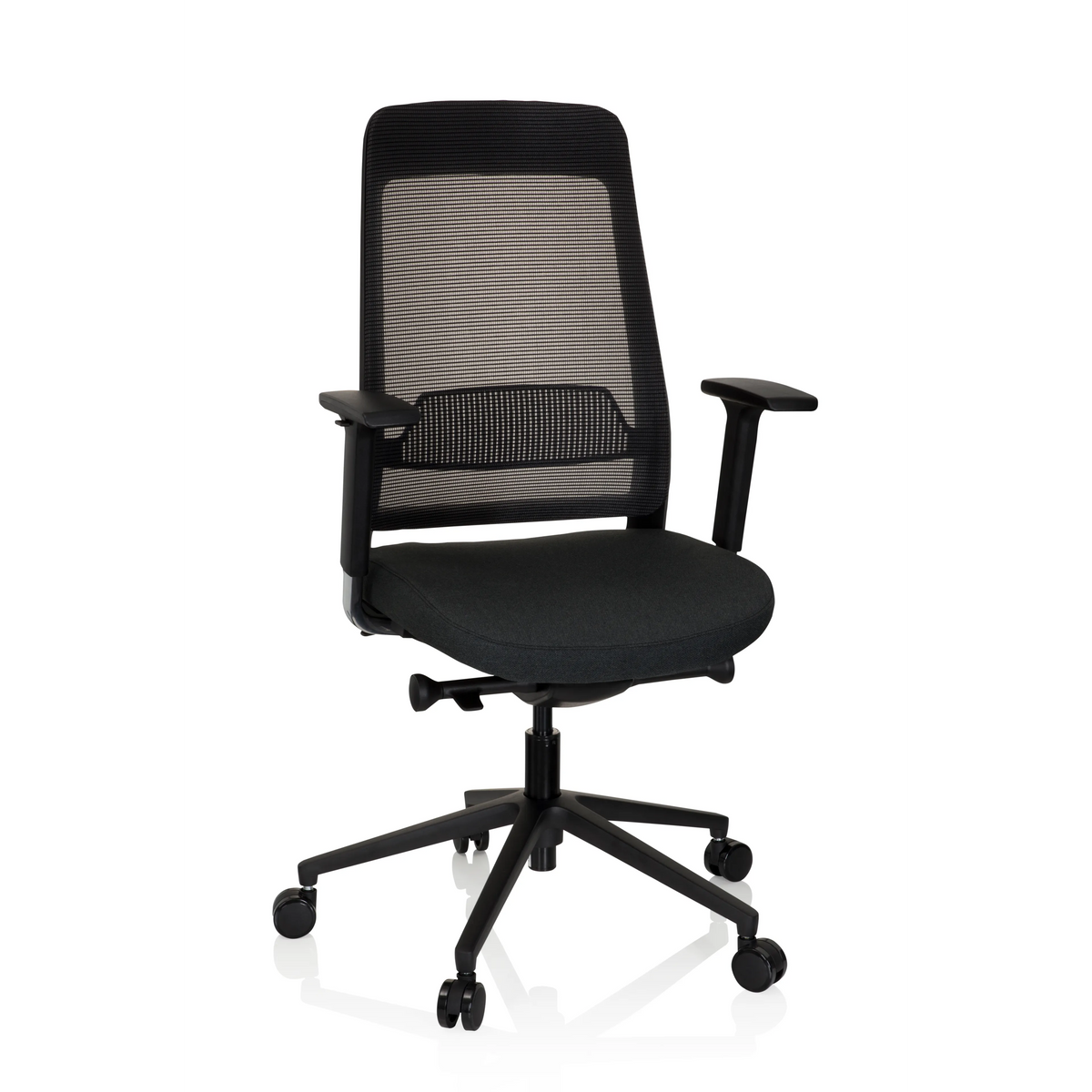 Schwarzer Profi-Bürostuhl CHIARO T1 BLACK mit Netzrücken und Fußkreuz mit fünf Rollen von hjh OFFICE – 360-Grad-Ansicht (Frontansicht 20°)