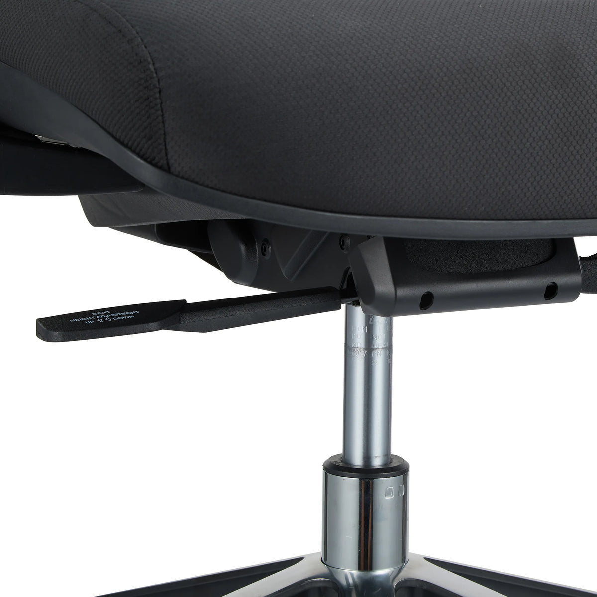 Höhenverstellhebel unter der schwarzen Sitzfläche des Profi-Bürostuhls ERGO LINE II von hjh OFFICE