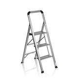 Silberne Klappleiter SOLID V aus Aluminium mit drei Stufen und Handgriff von hjh OFFICE – 360-Grad-Ansicht (schräge Frontansicht 40°)