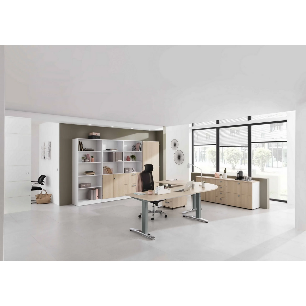 Höhenverstellbarer Schreibtisch XTRA XB 2E GC in Asteiche mit Maßen von 200 x 100 cm von hjh OFFICE PRO
